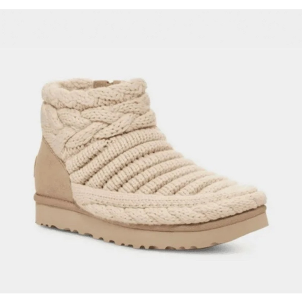 UGG® Classic Mini Chunky Knit Bootie (Women, Size 6)